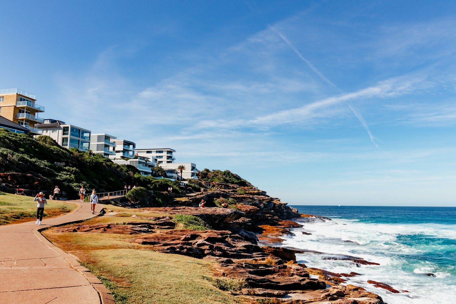 Headland House, a clifftop residence overlooking the ocean